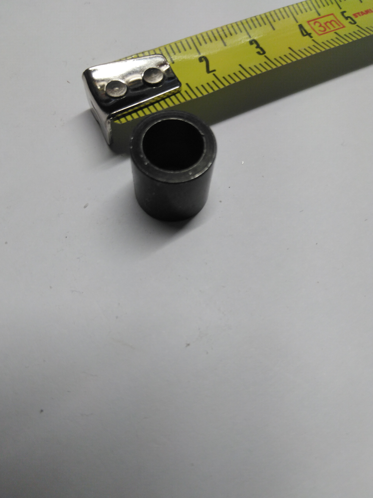 afstandsbus - 12x12x8,3 staal met zwarte coating