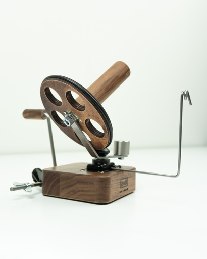 [WA0462] Louet Ball Winder (Walnut)